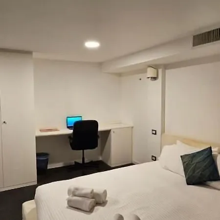 Duomo Smart בית הארחה 4*